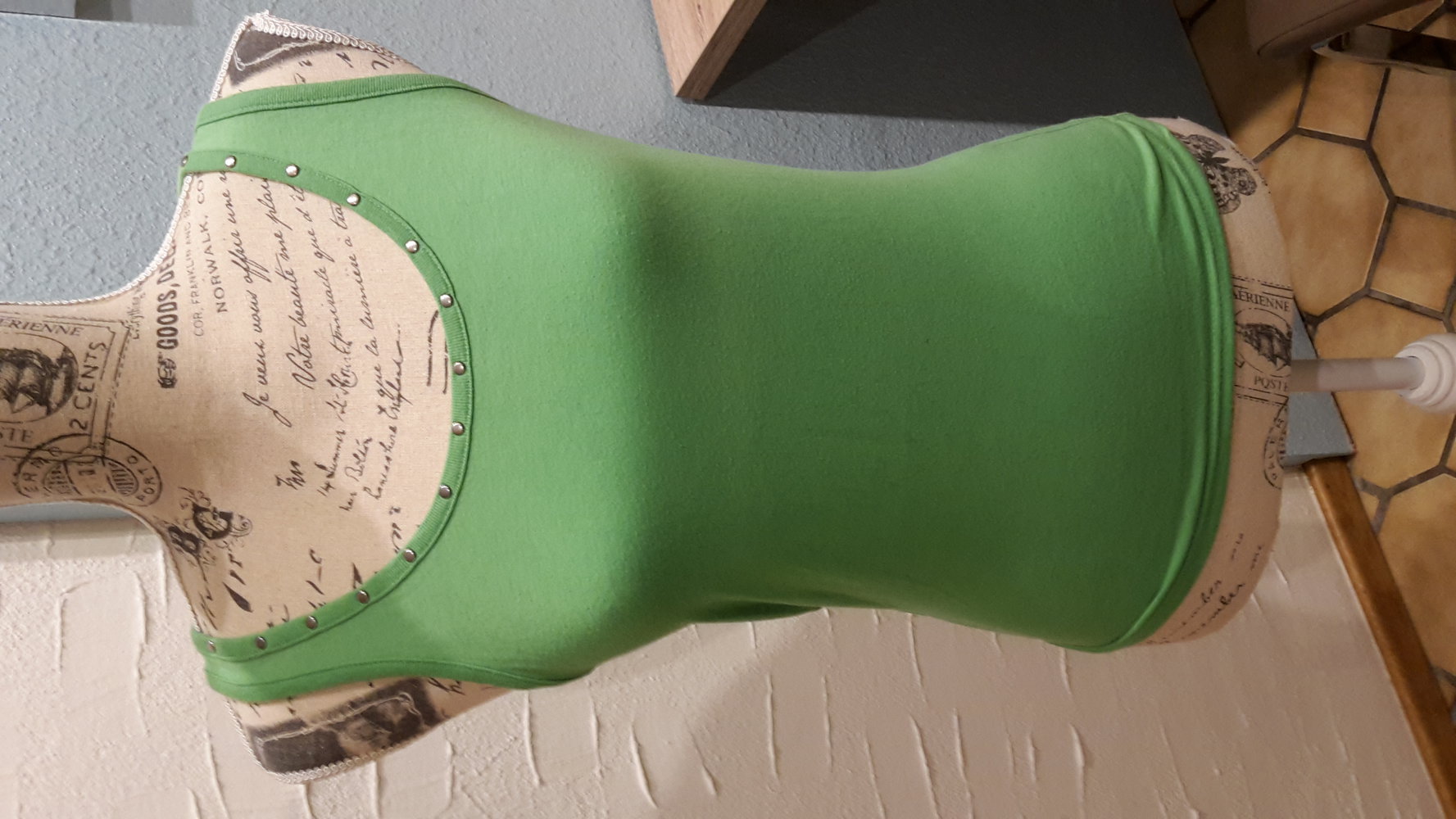 hell grünes Tanktank top Gr. M Only m. Nieten apfelgrün