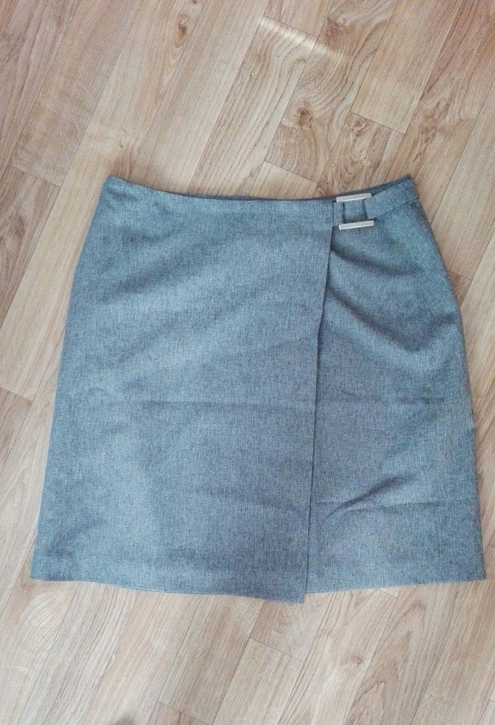 Sehr schöner grauer Rock, Größe 40, Helline