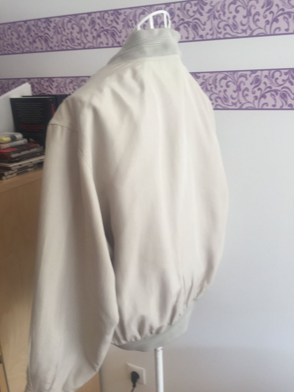 Cremefarbener Blouson