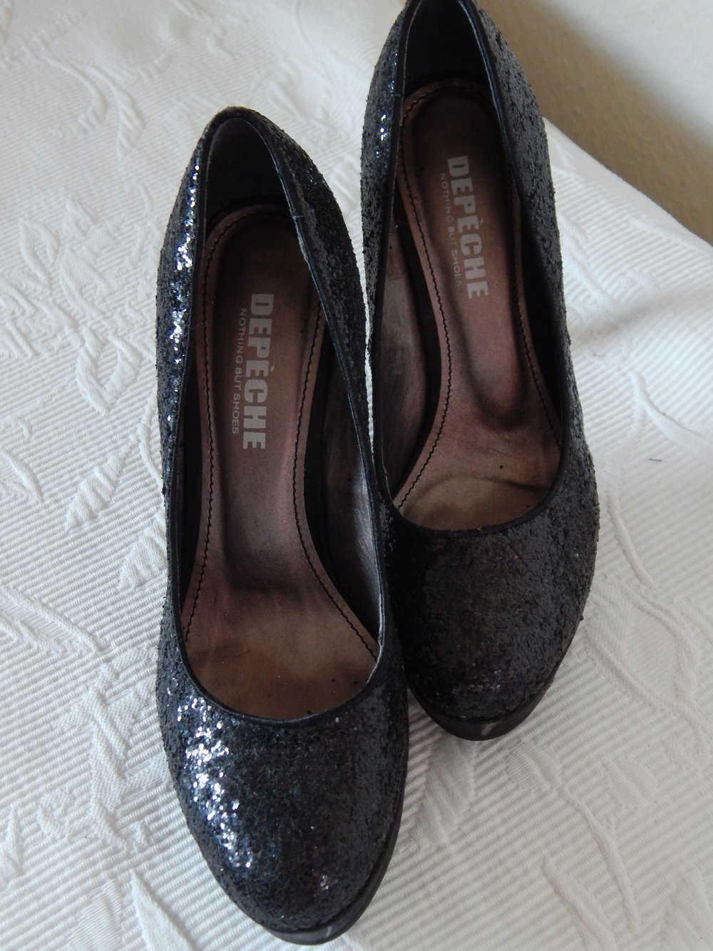 schwarze Glitzer High Heels für den glamourösen Auftritt am Abend