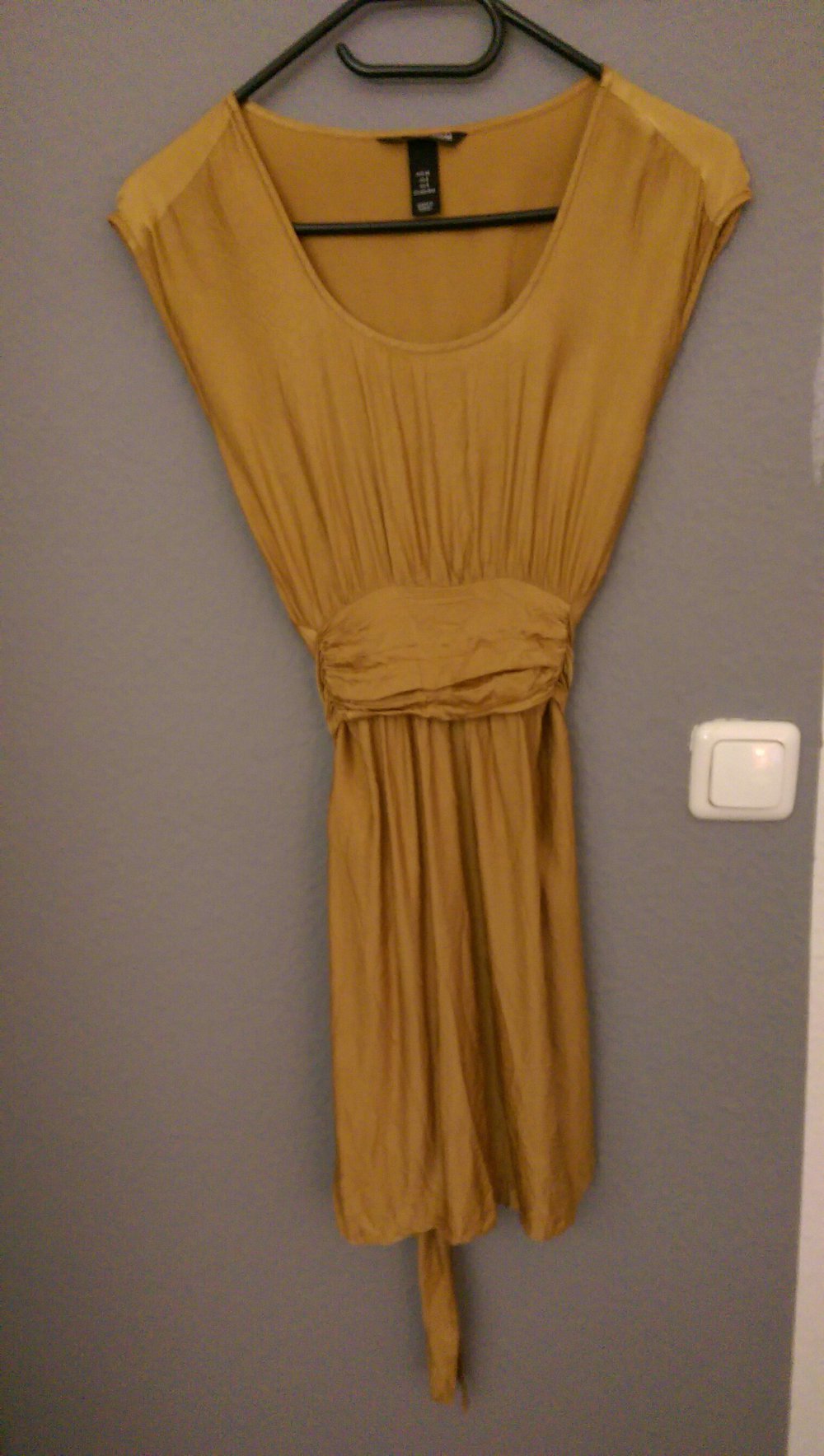 goldenes Kleid von H&M