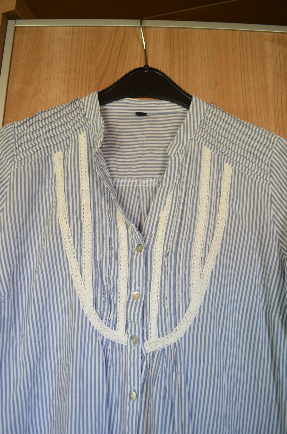 Blau weiß gestreifte Bluse