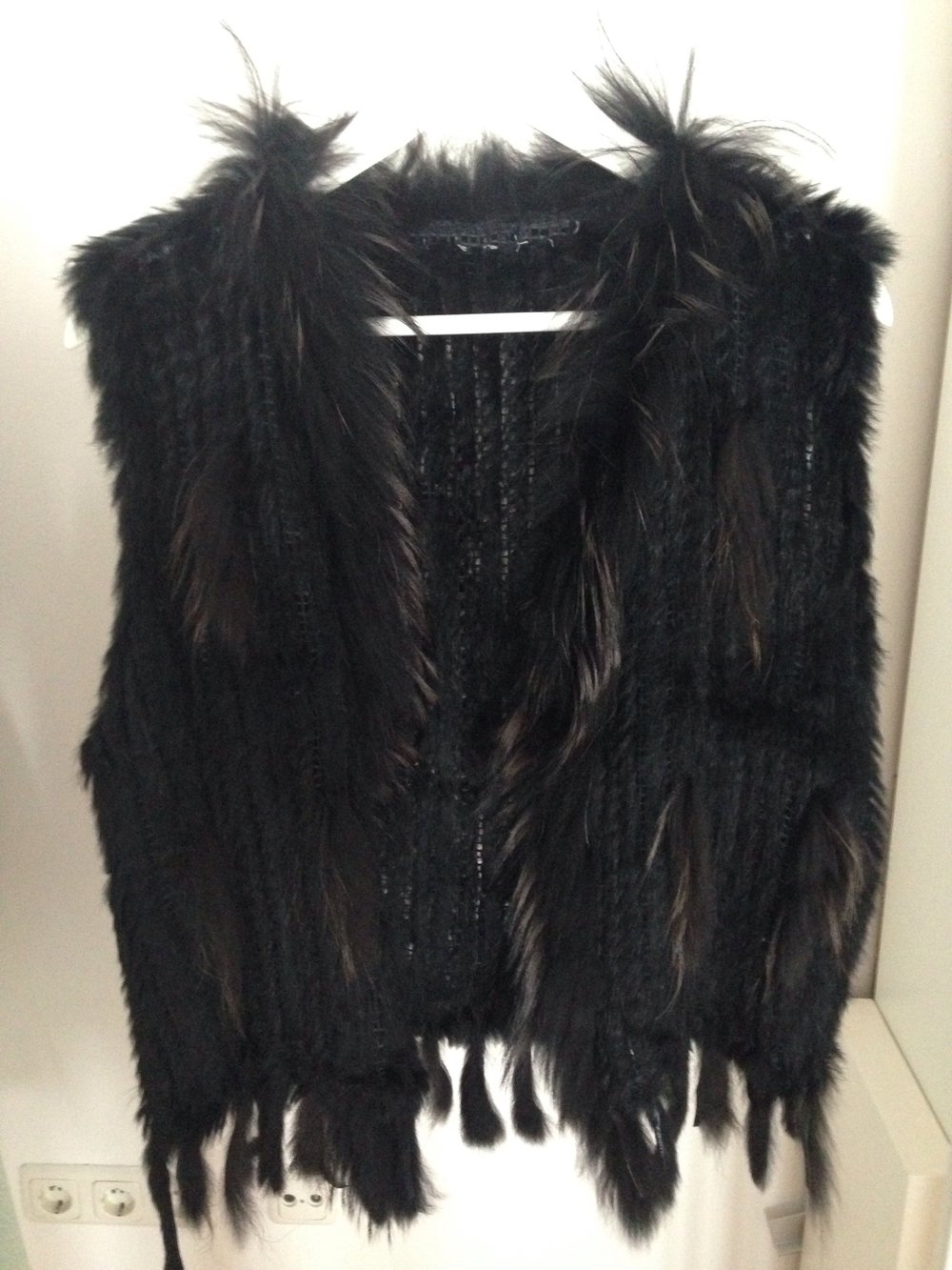 Schwarze Fellweste