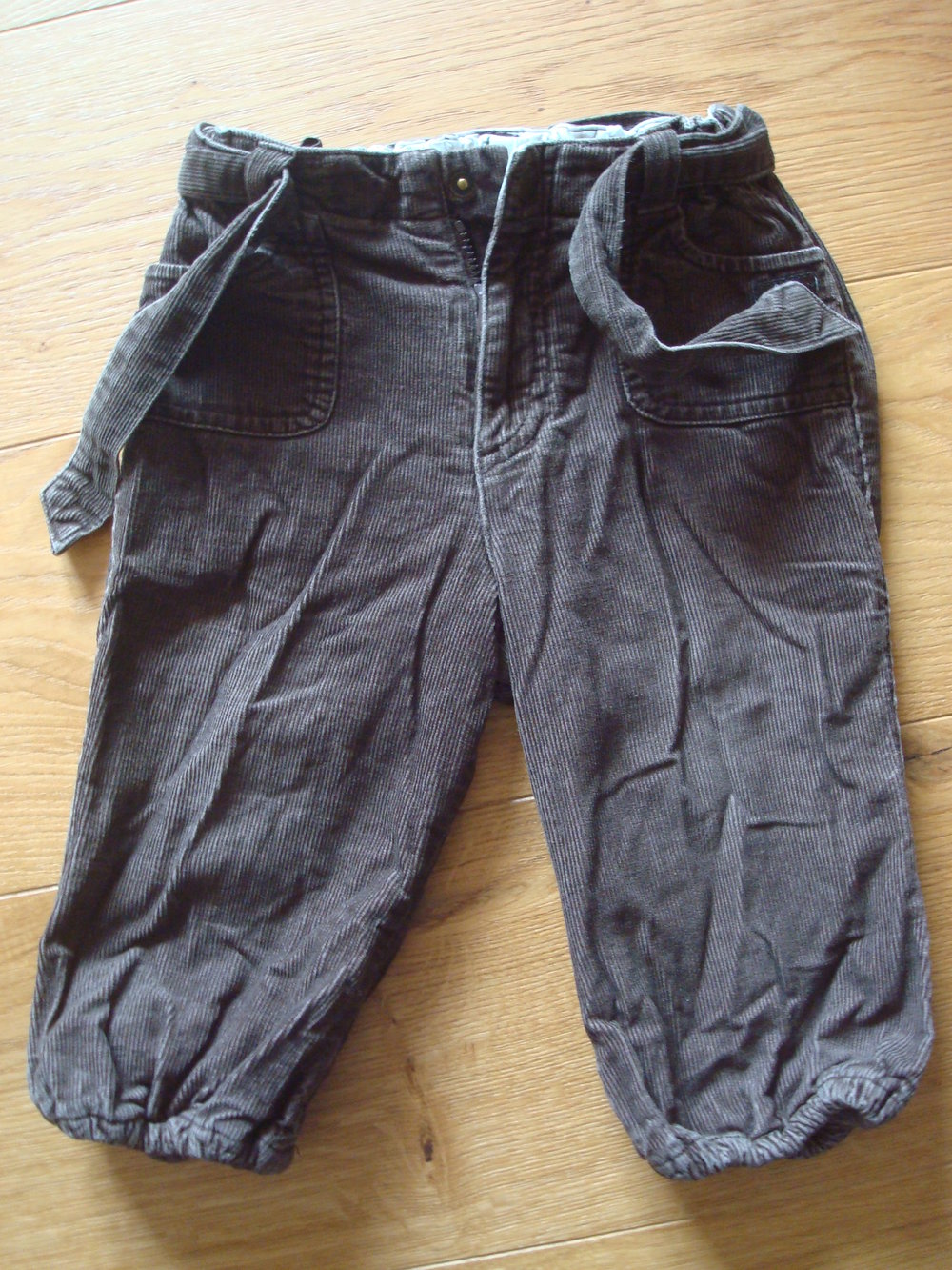 schicke Cordhose Von H&M LOGG Gr. 80