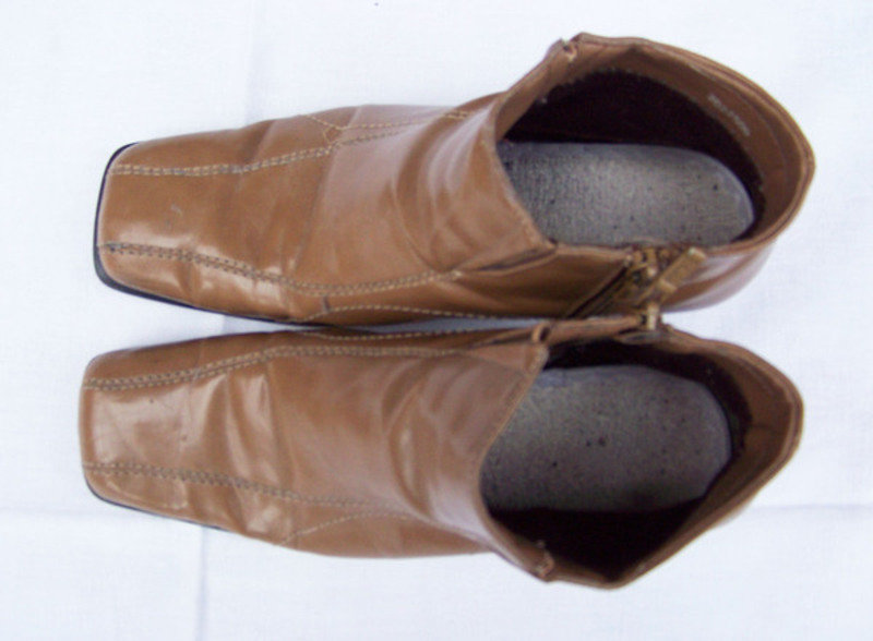 Beige Stiefeletten mit Reißverschluss