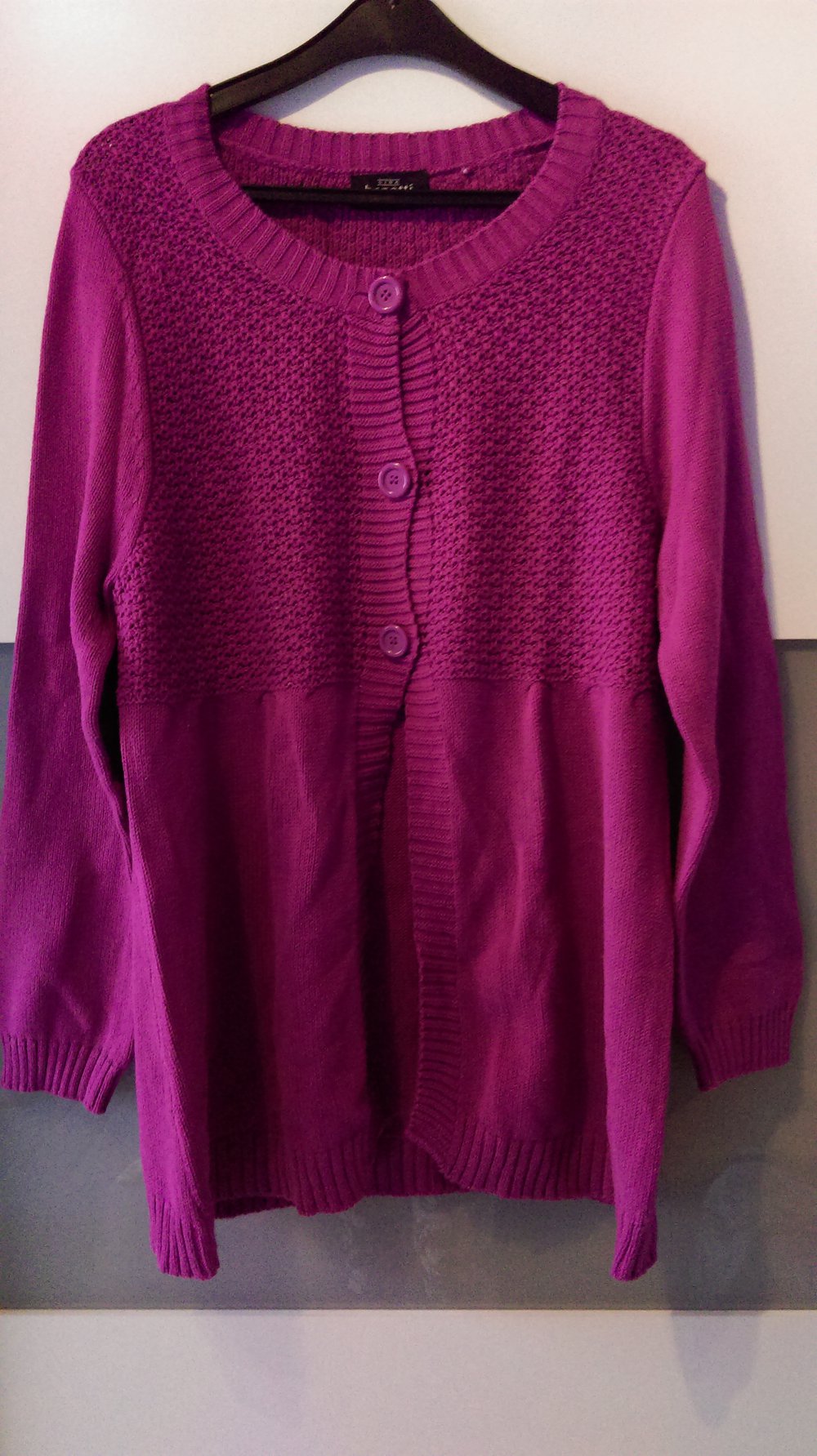 Dicker Cardigan in Beerenton lila pink