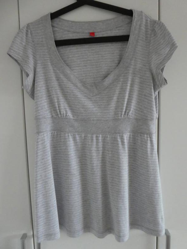 NEU – Esprit – T-Shirt, hellgrau mit feinen weißen Streifen