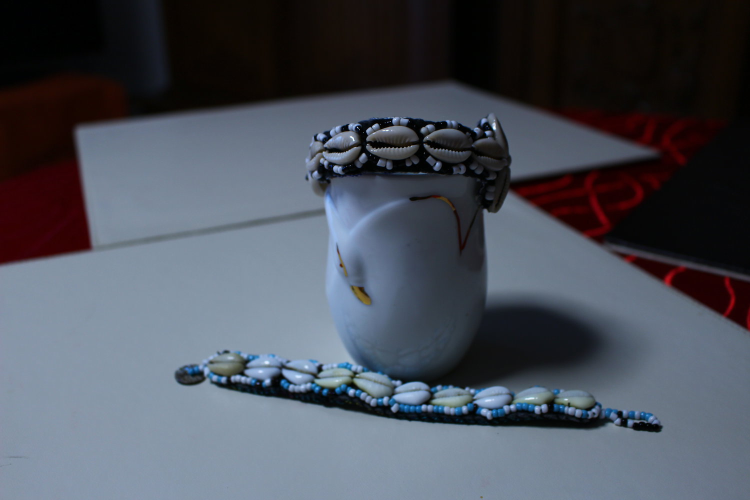 288. Zwei selfmade Muschelarmbänder zu verschenken