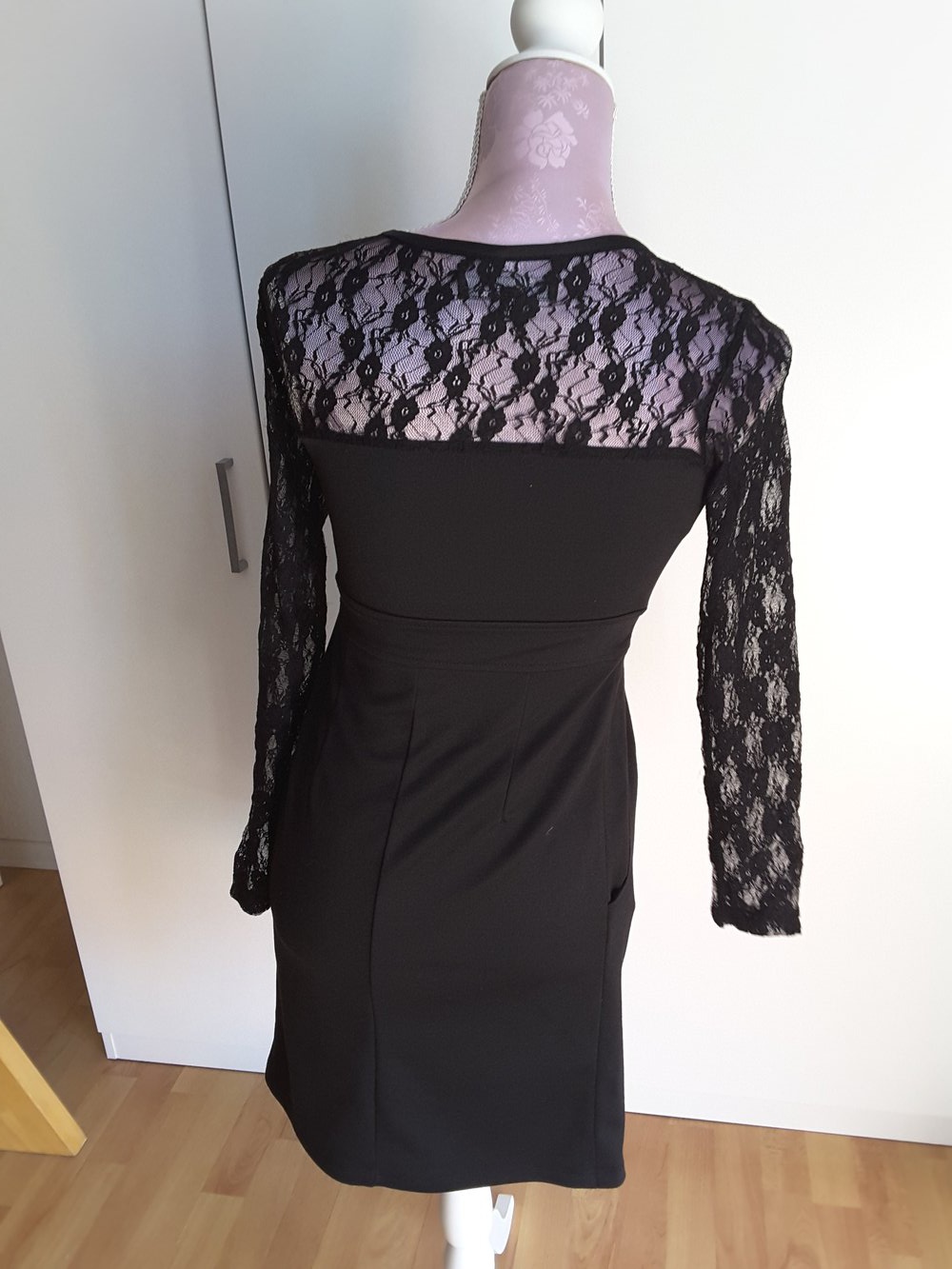 * edles schwarzes Kleid mit Spitze
