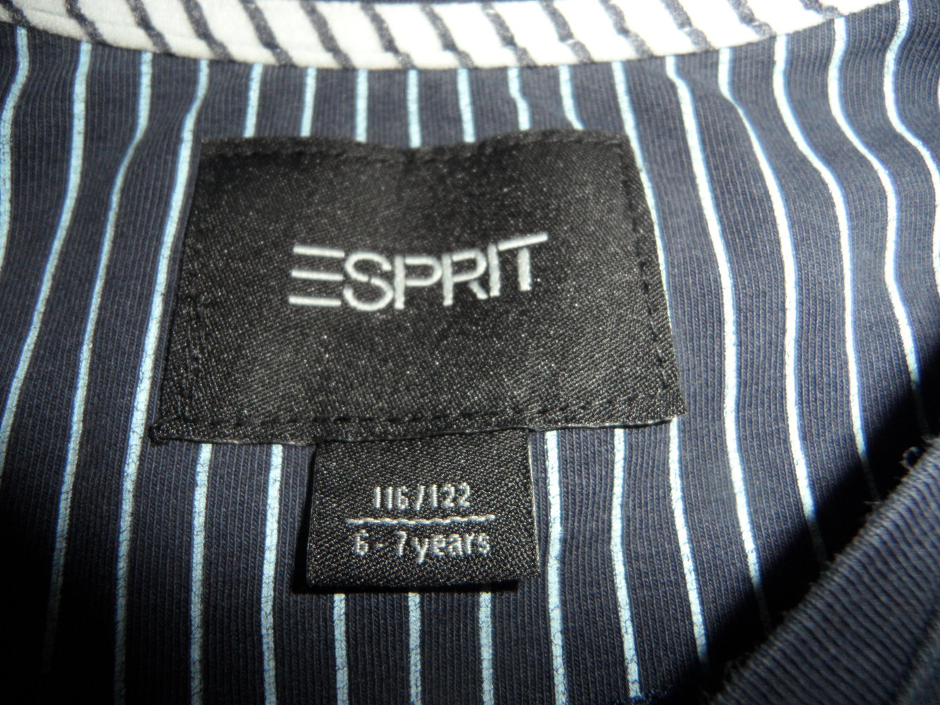 Esprit Langarmshirt mit Buchstabe E