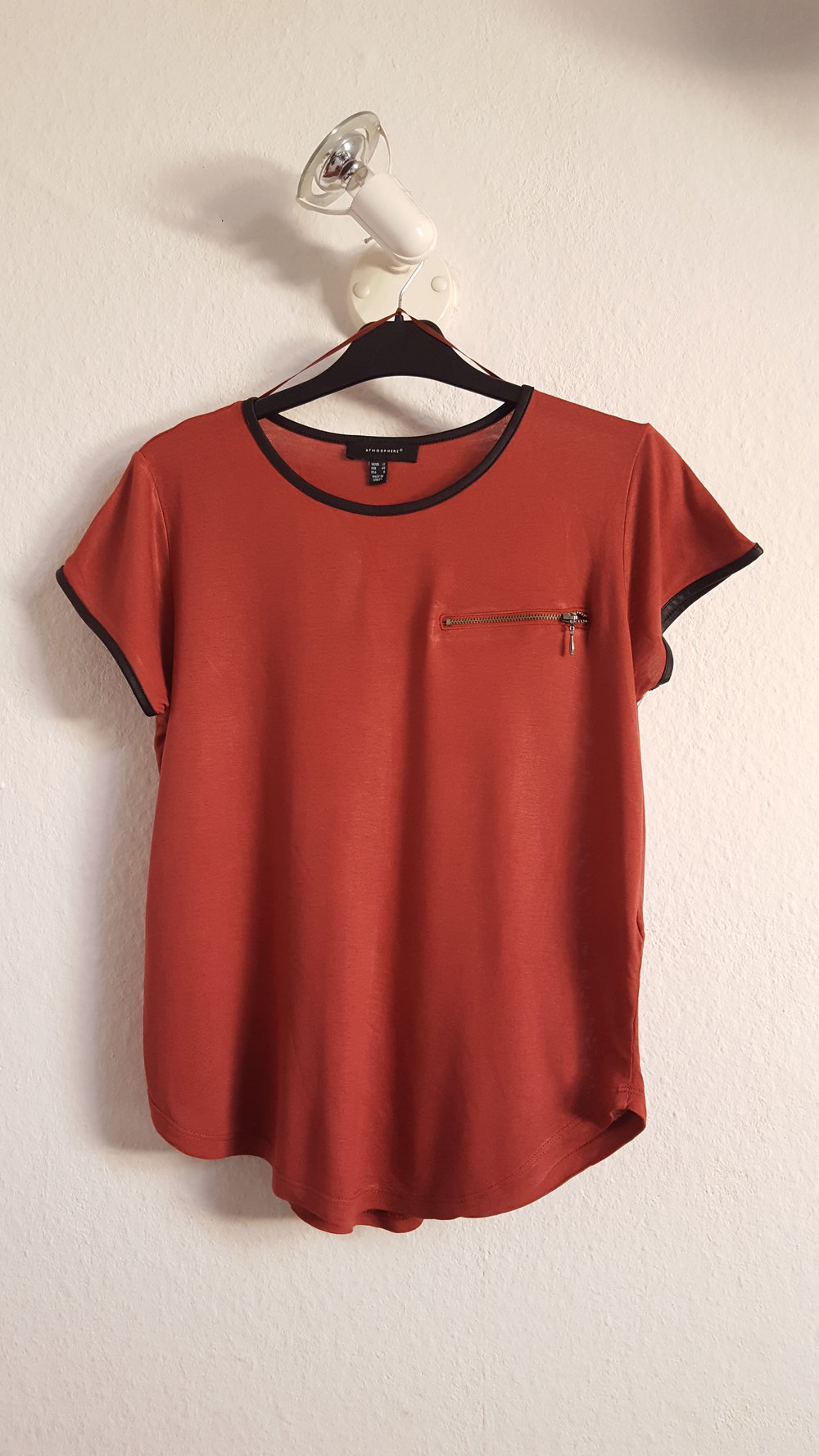 Rotes T-Shirt von ATMOSPHERE in M
