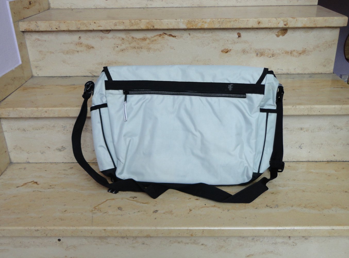 Kangaroos Tasche Umhängetasche grau schwarz Basic