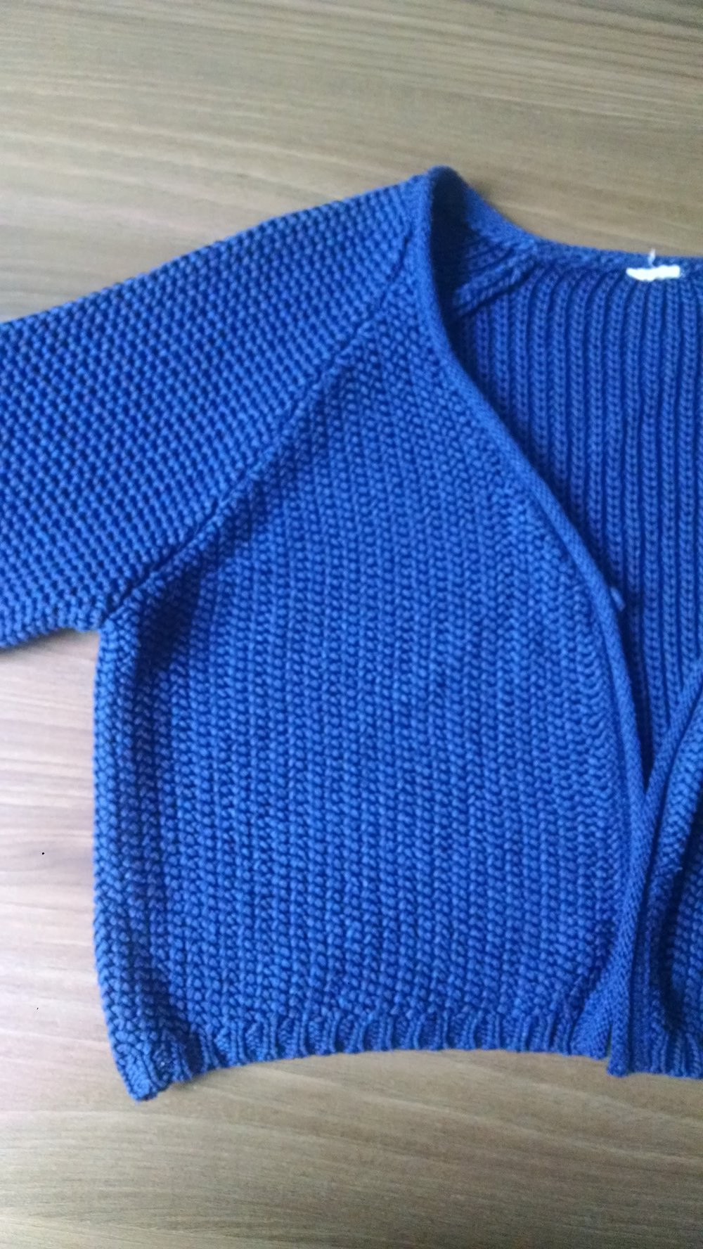 Warme Bolero-Strickjacke in mittelblau