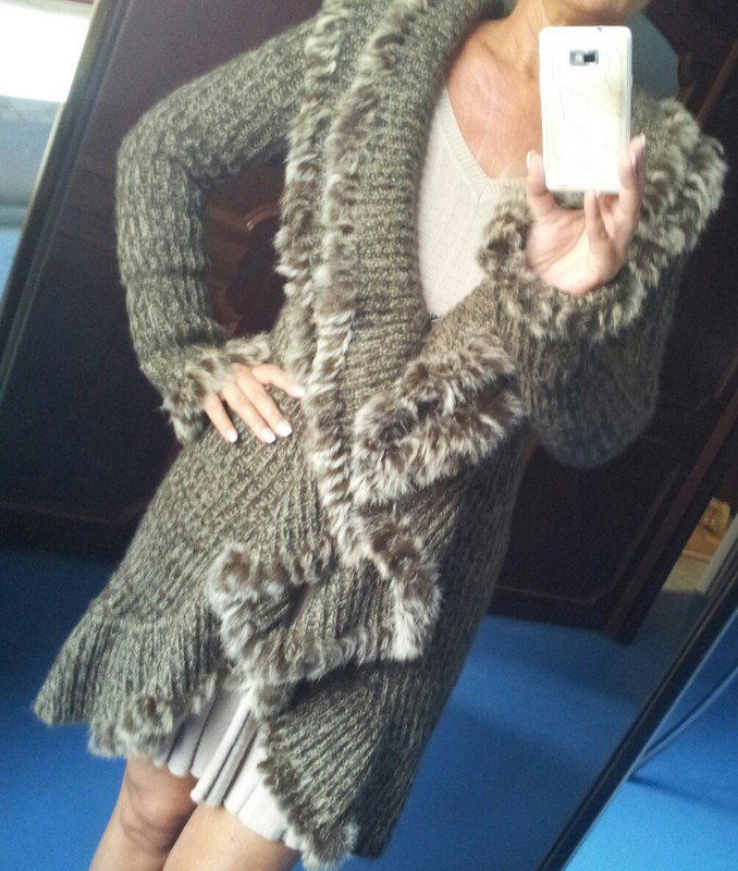 Tolle Strickjacke Strickmantel mit Fell 