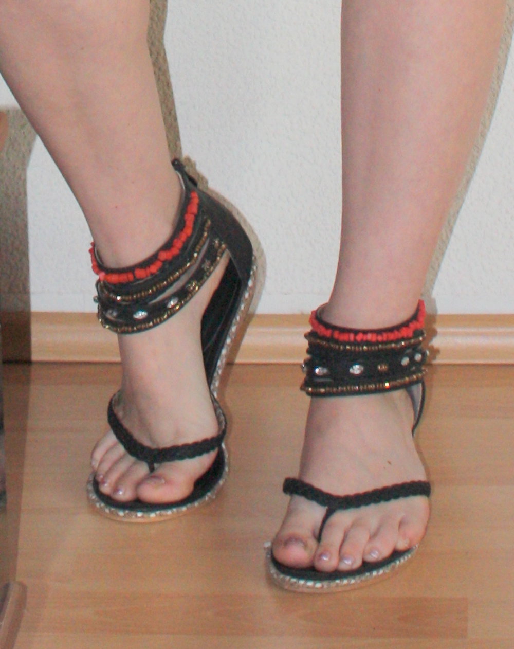 Sandaletten, Mini Keilabsatz, Gr. 39, hinten mit Reißverschluss, Perlen