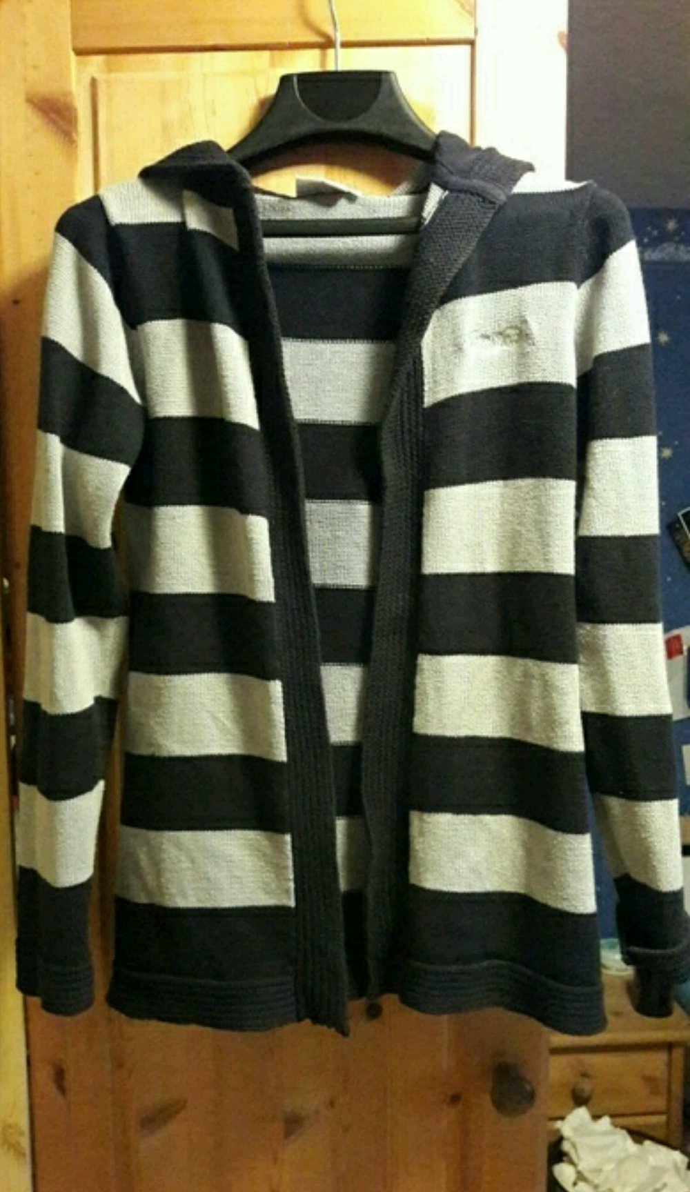 Strickjacke Streifen Kapuze 