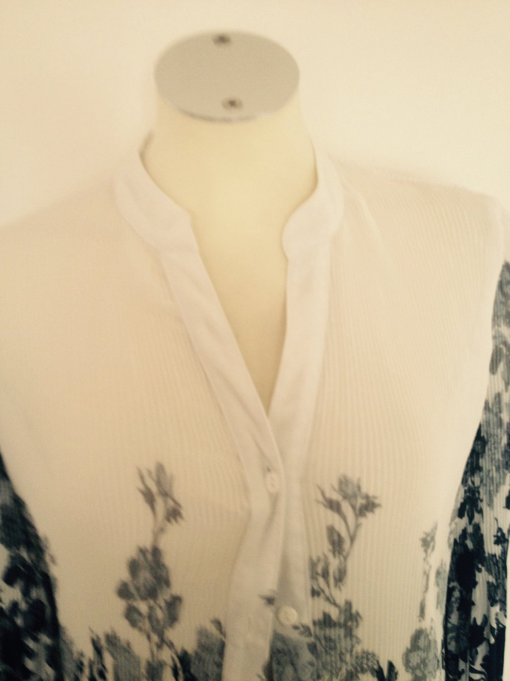 Edle schwarz/Weiße  Bluse Trendi