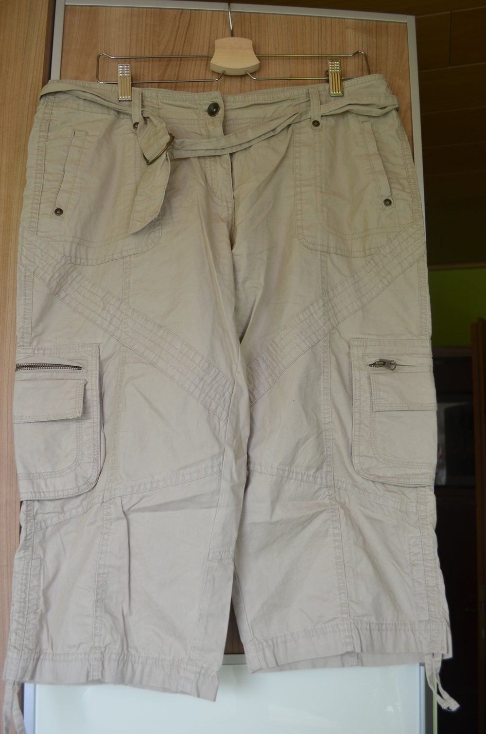 Beige kurze Stoffhose