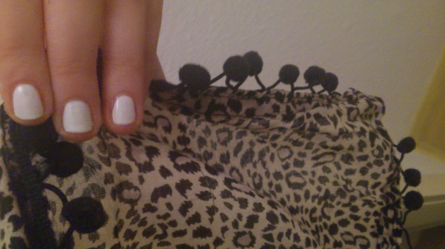 Tuch mit Leo-Muster.?