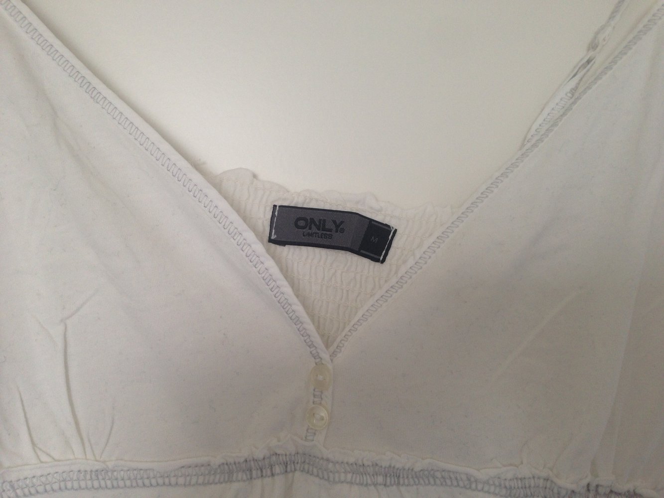 Trägertop mit aufgesticktem Schmetterling