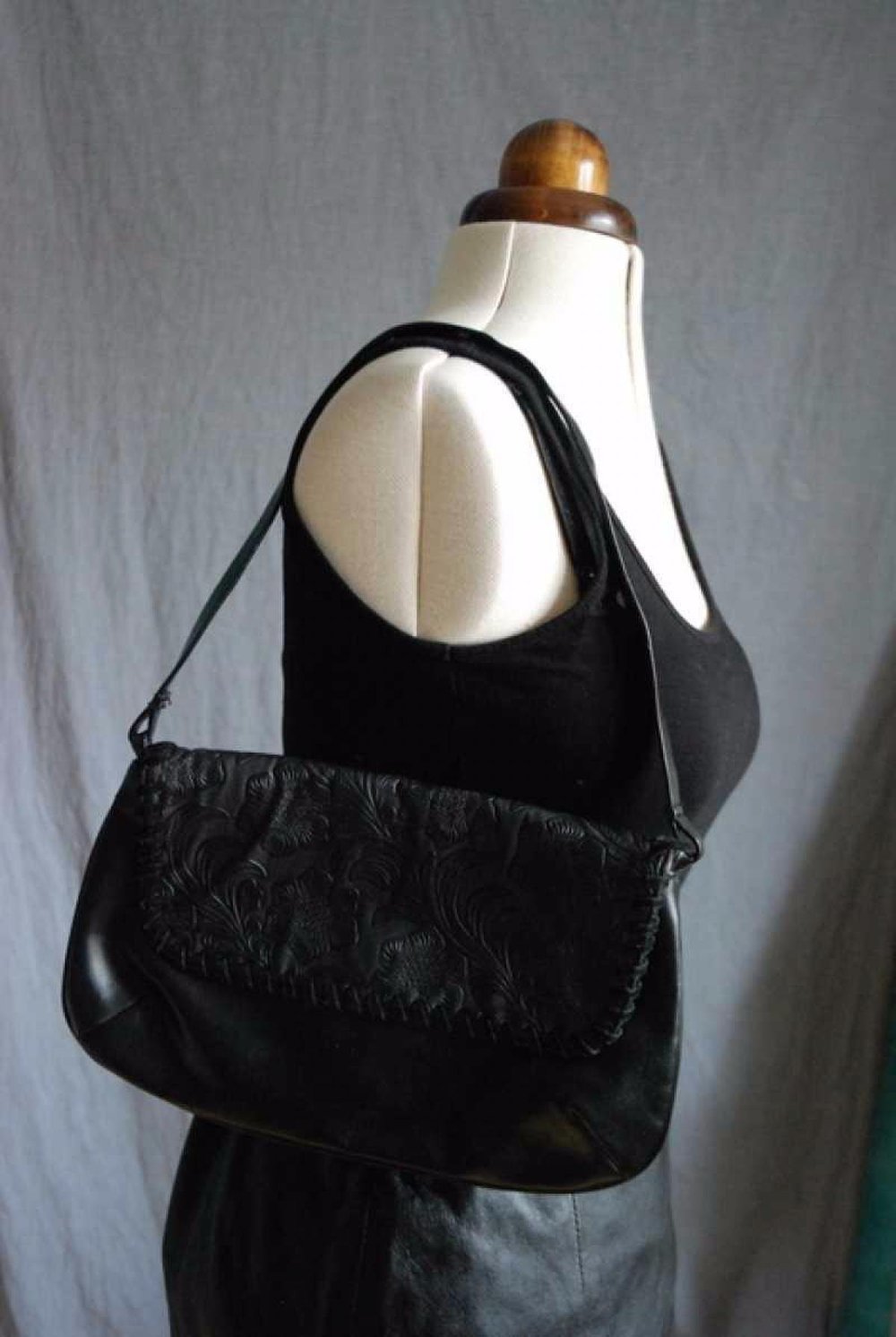 süße kleine Handtasche mit floraler Prägung