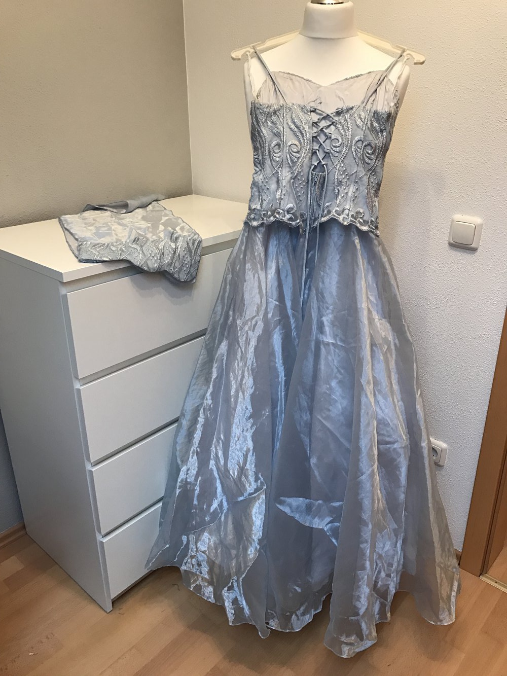 *Schönes hellblaues auffälliges Abendkleid von Fashion New York in der Gr. XS*