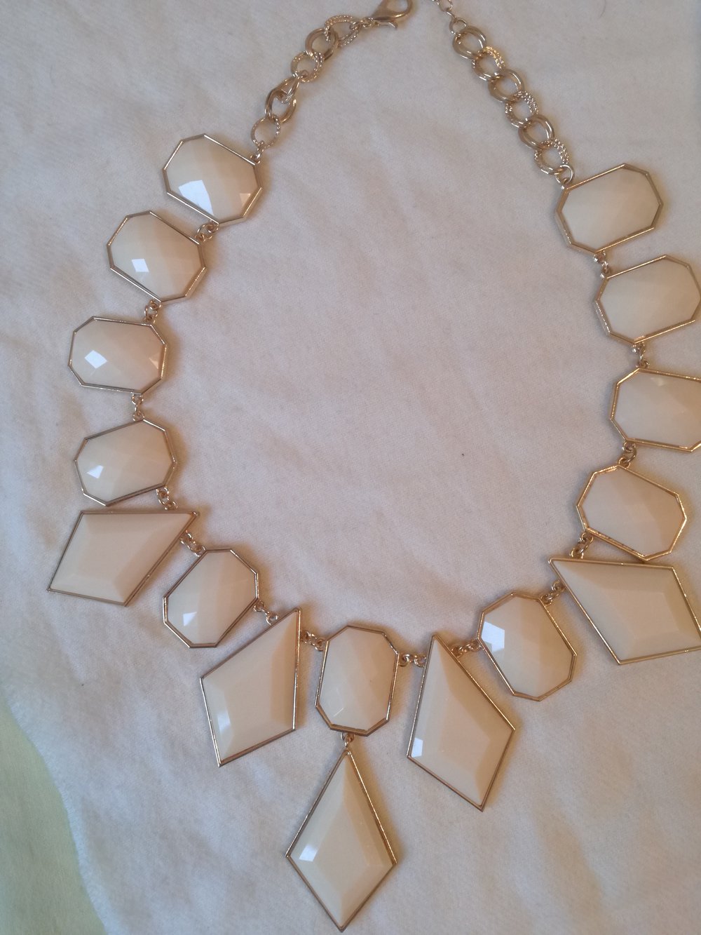 Statementkette weiß, gold