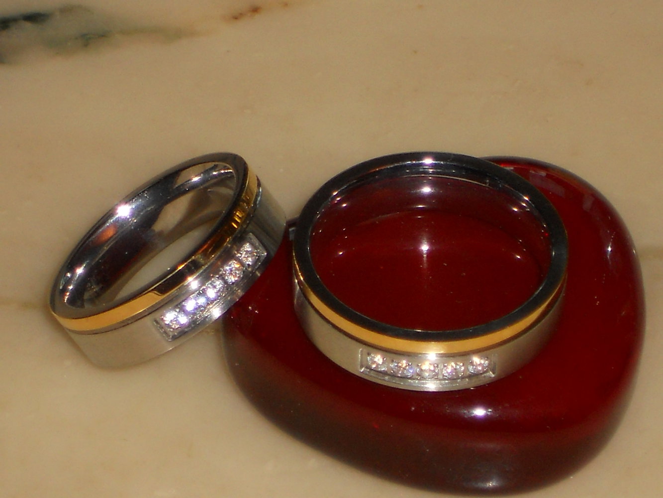 Bezaubernde Ringe mit je 5 Zirkonia