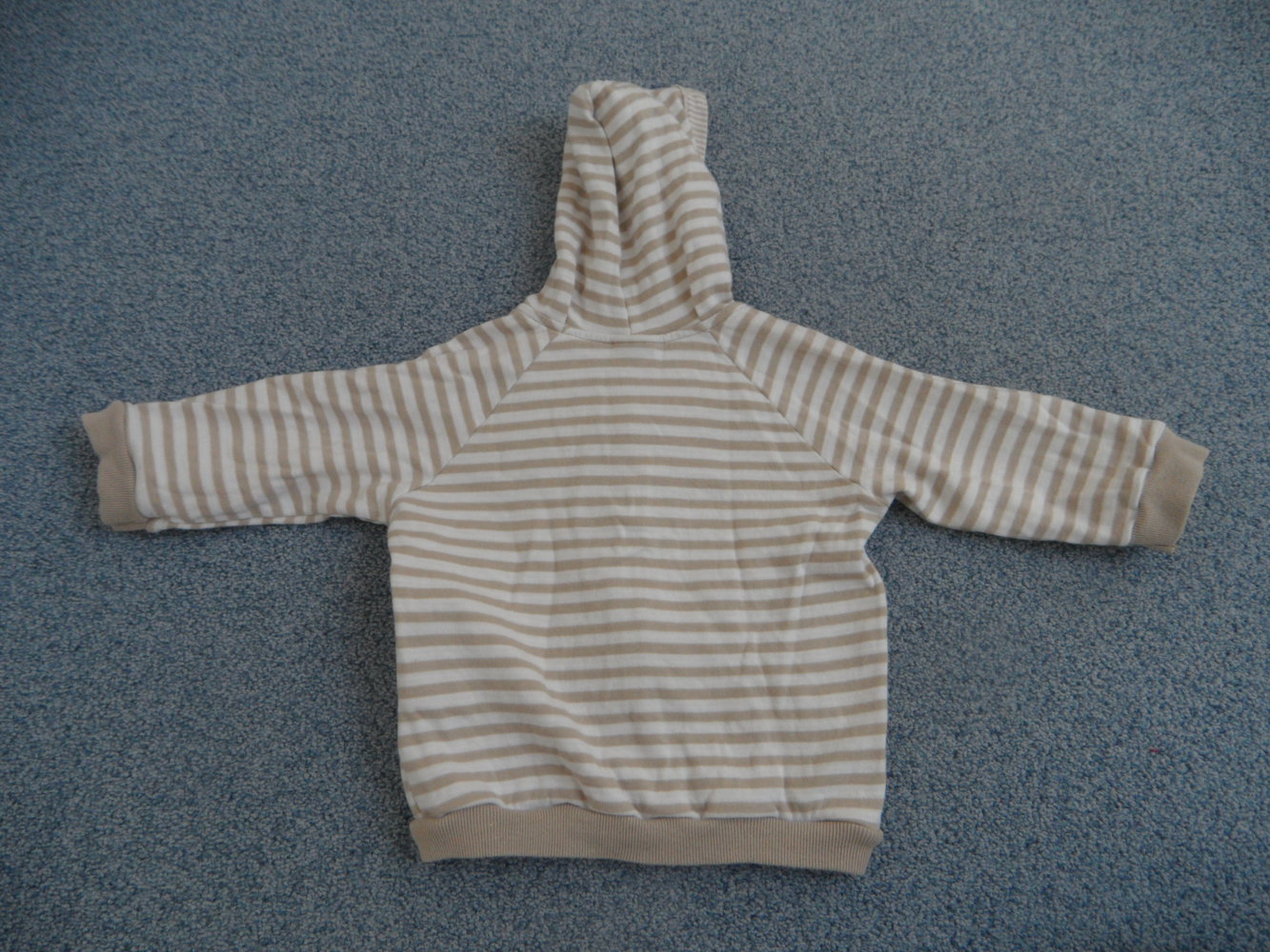 zuckersüße dünne Sweatjacke unisex von Benetton