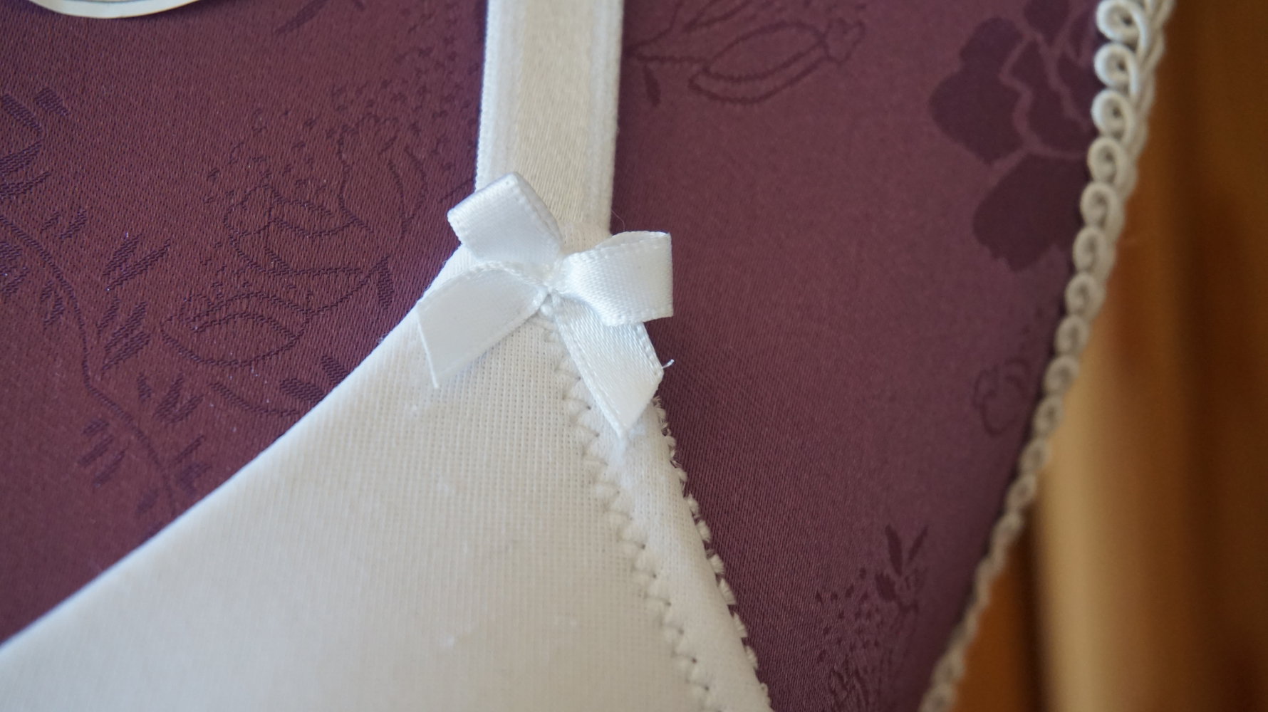 BH WEIß 75B OHNE BÜGEL