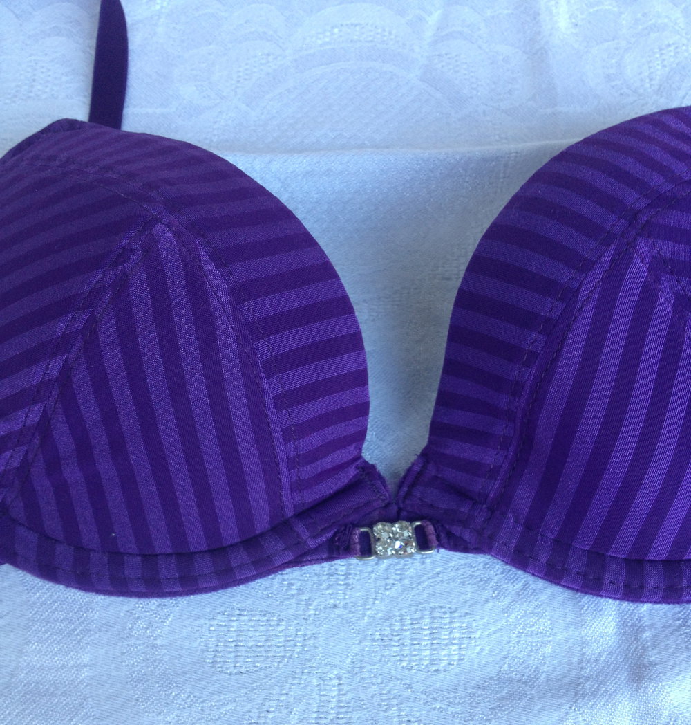 Schöner BH in Lila mit Streifen