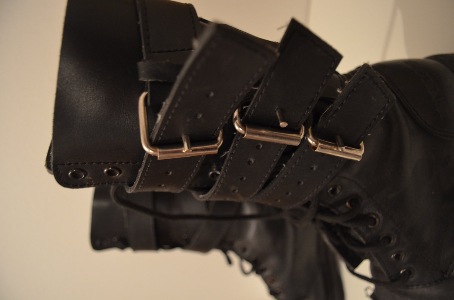 Undercover Springerstiefel 14 Loch mit Schnallen