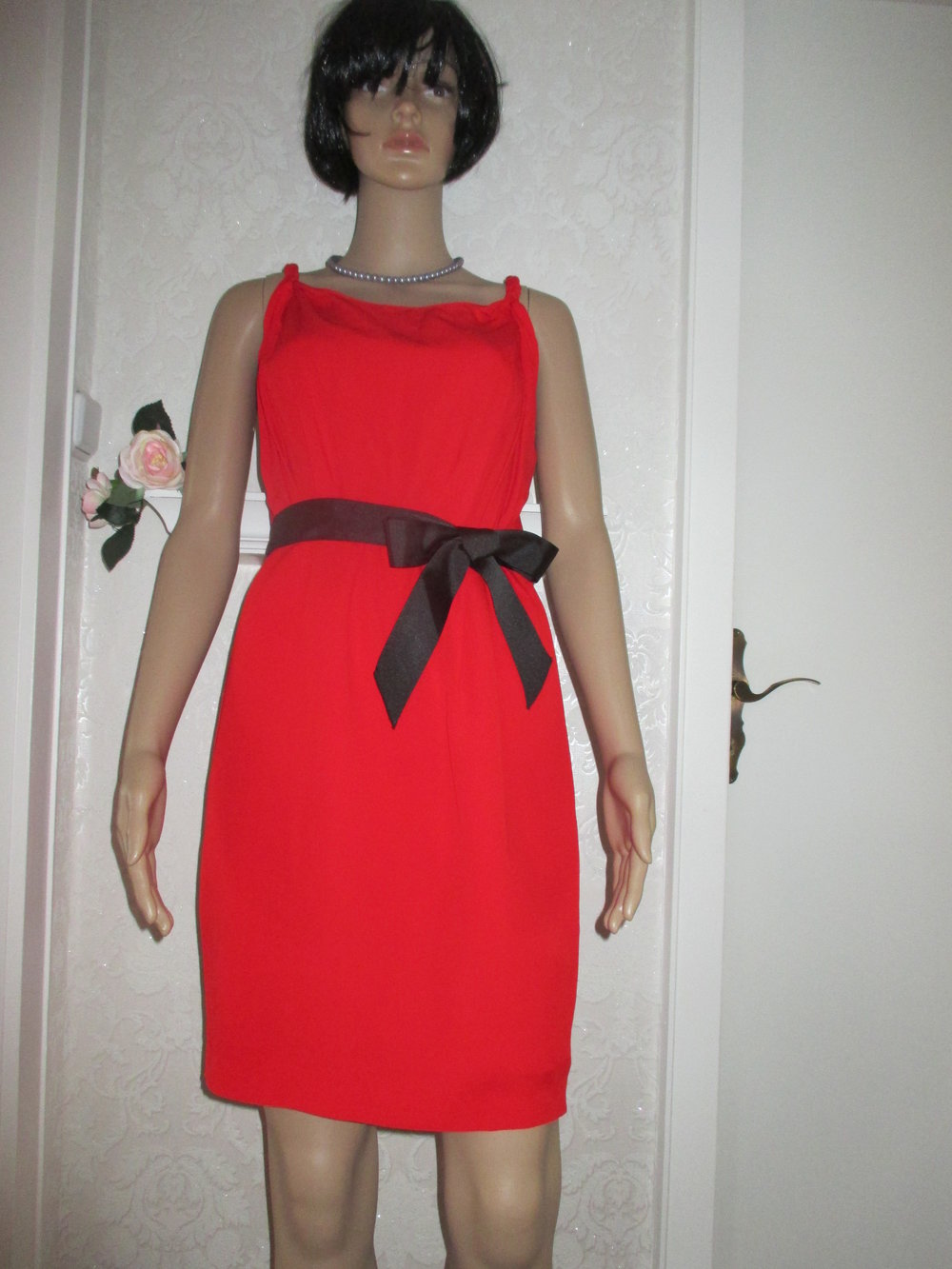 NEU * 50er Style * Abend * Ausgeh * Cocktail * Seiden Gorgette * Spaghetti Träger * Kleid mit Schleife ''MOSCHINO'' Gr. 34- 36/ XS- S * rot * schwarz *