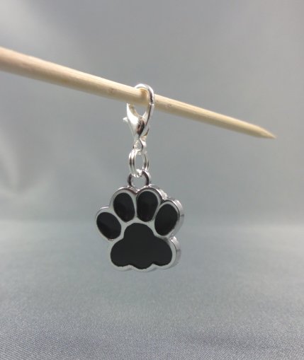Pfote Anhänger Tatze Emaille Bettelarmband schwarz black Charm Emo Gothic Punk