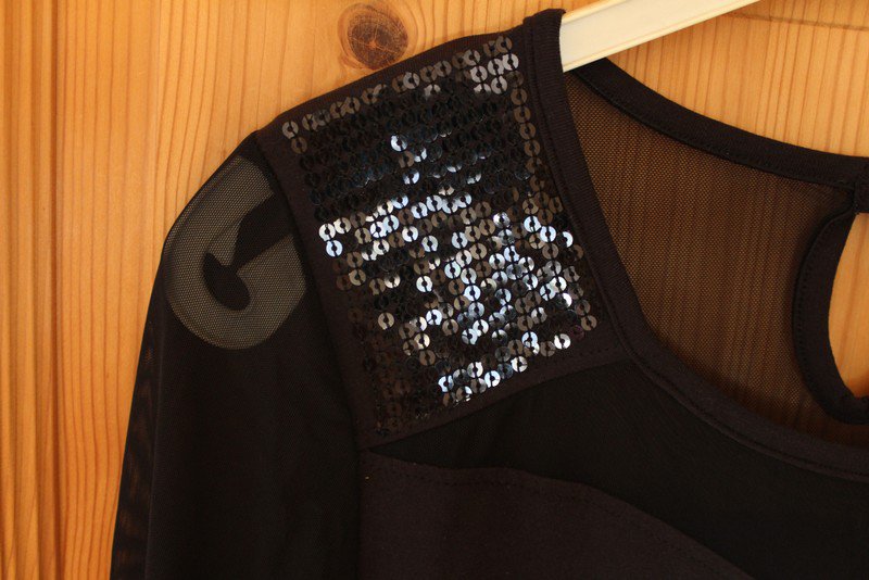 süßes schwarzes Kleid von Multiblu Mesh und Pailletten Gr. S
