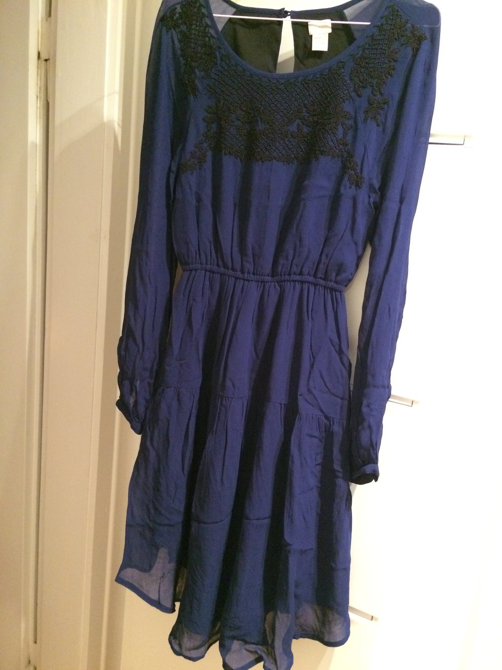 perlenbesticktes mehrlagiges Kleid 