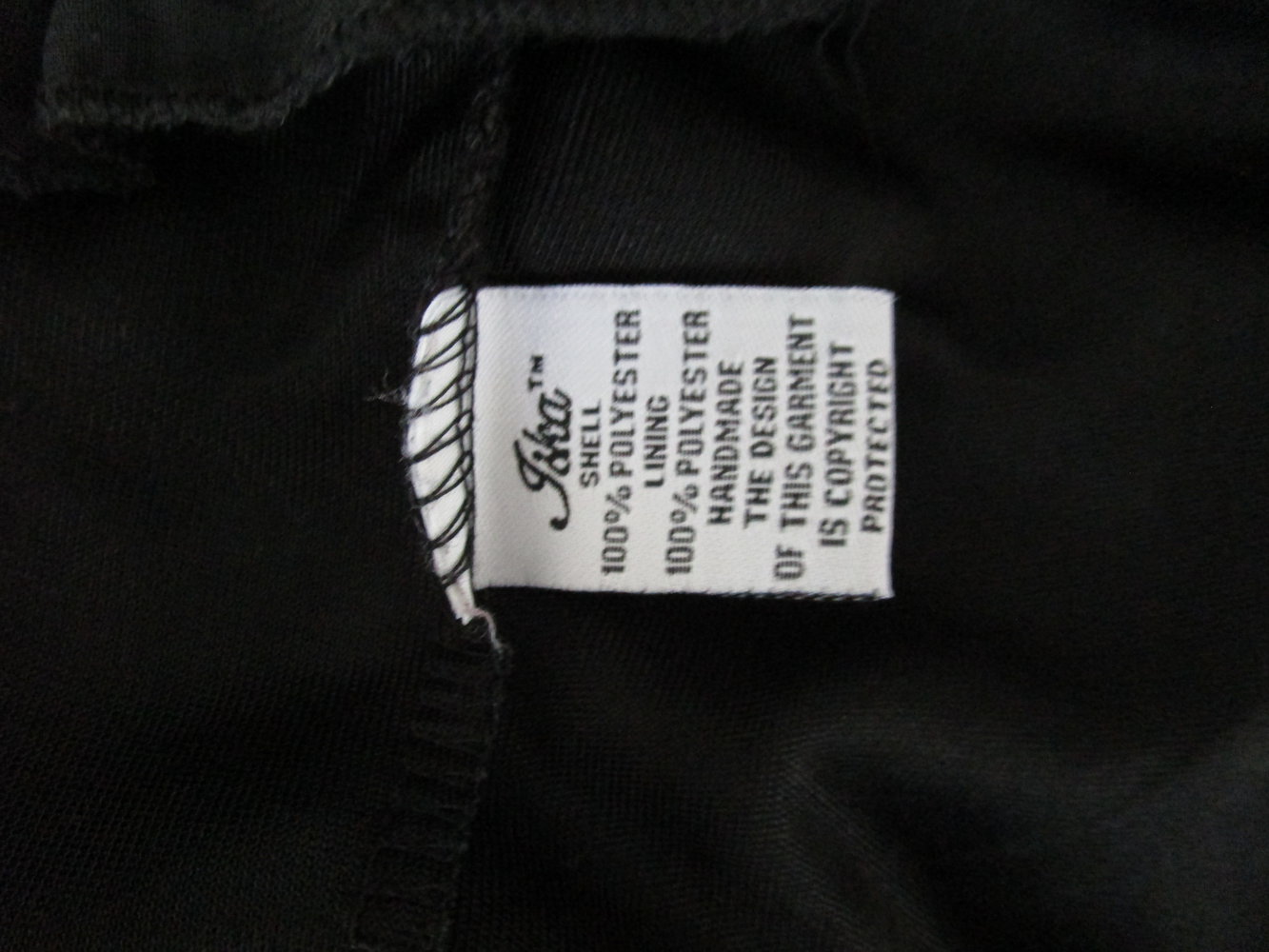 Schwarzes Kleid, das kleine schwarze