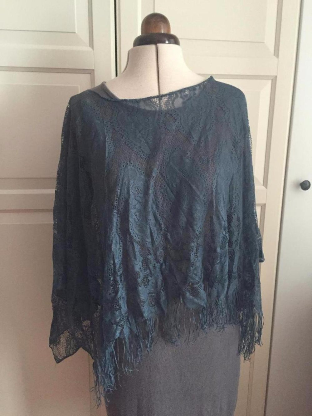 Tuch aus Spitze, petrol