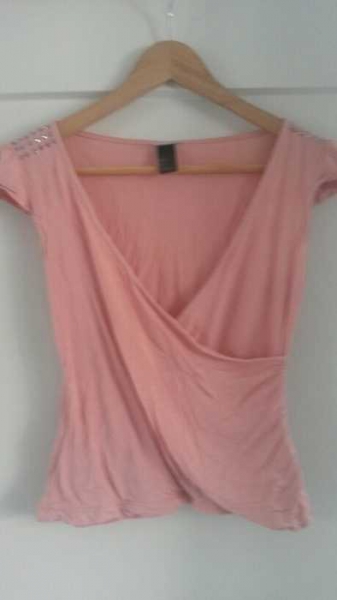 Schickes Top mit Nieten