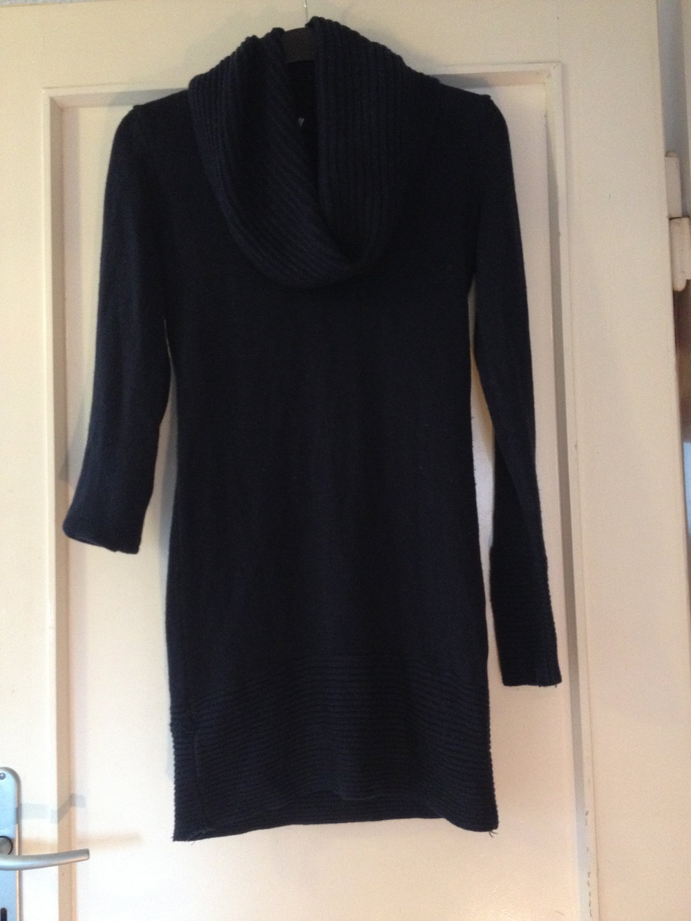 Kleid/Longpulli mit Wasserfallkragen (Dunkelblau)