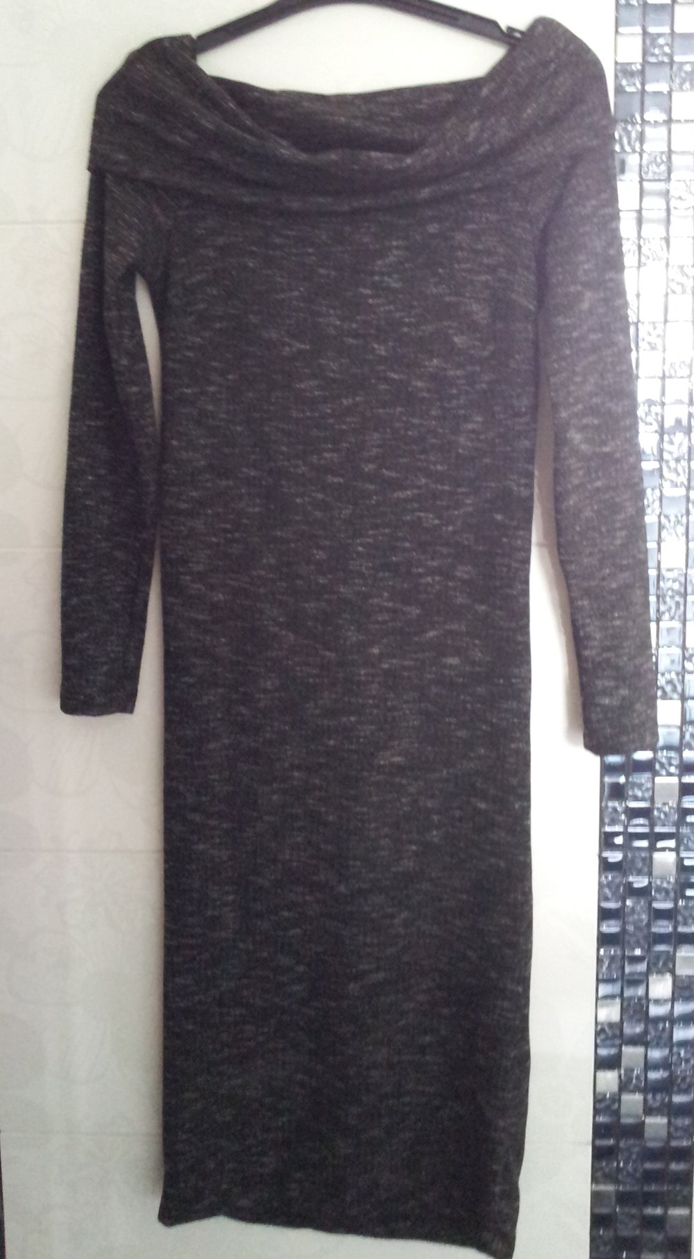 Feminines Midikleid Off-Shoulder schulterfrei knielang Kleid