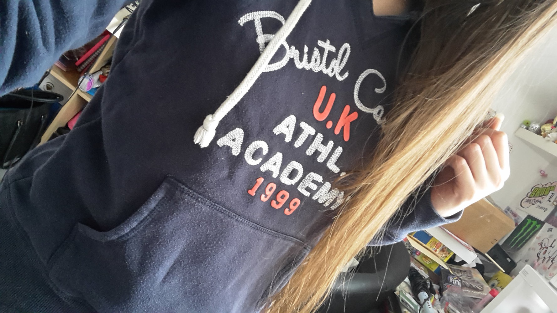 Dunkelblaues Sweatshirt mit Druck