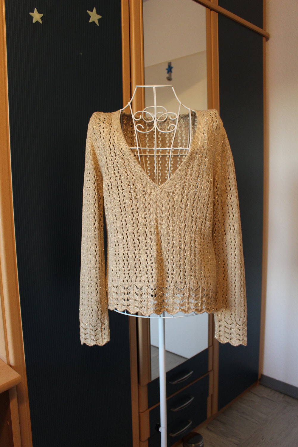 352. Festlicher Glitzer-Pullover von Heine, Gr. 40, beige