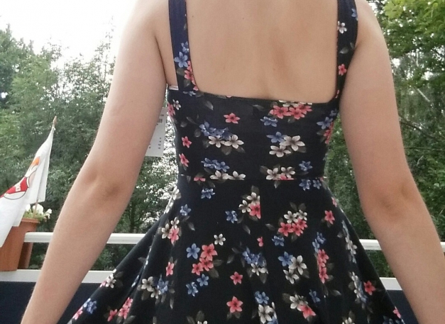 Neu! Hollister Kleid M 36 38 Blumen geblümt A-Linie Strandkleid