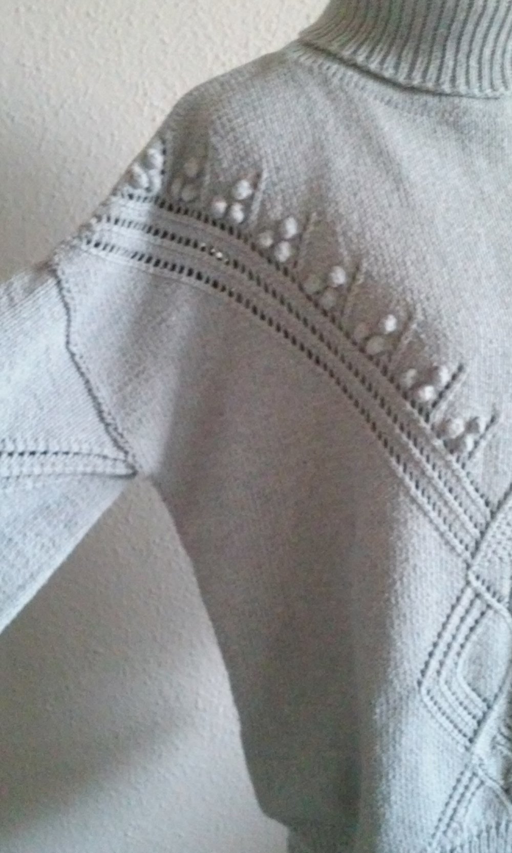 Handarbeit Rollkragenpullover Wolle (nur Materialpreis) handgestrickt  hellgrau  Gr. 44 