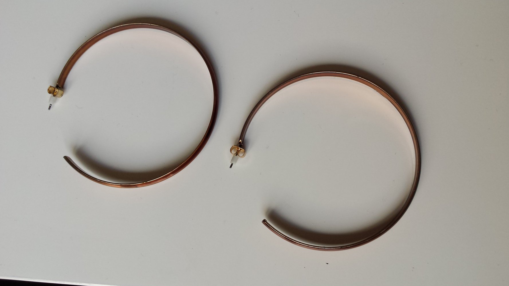 große Creolen braun