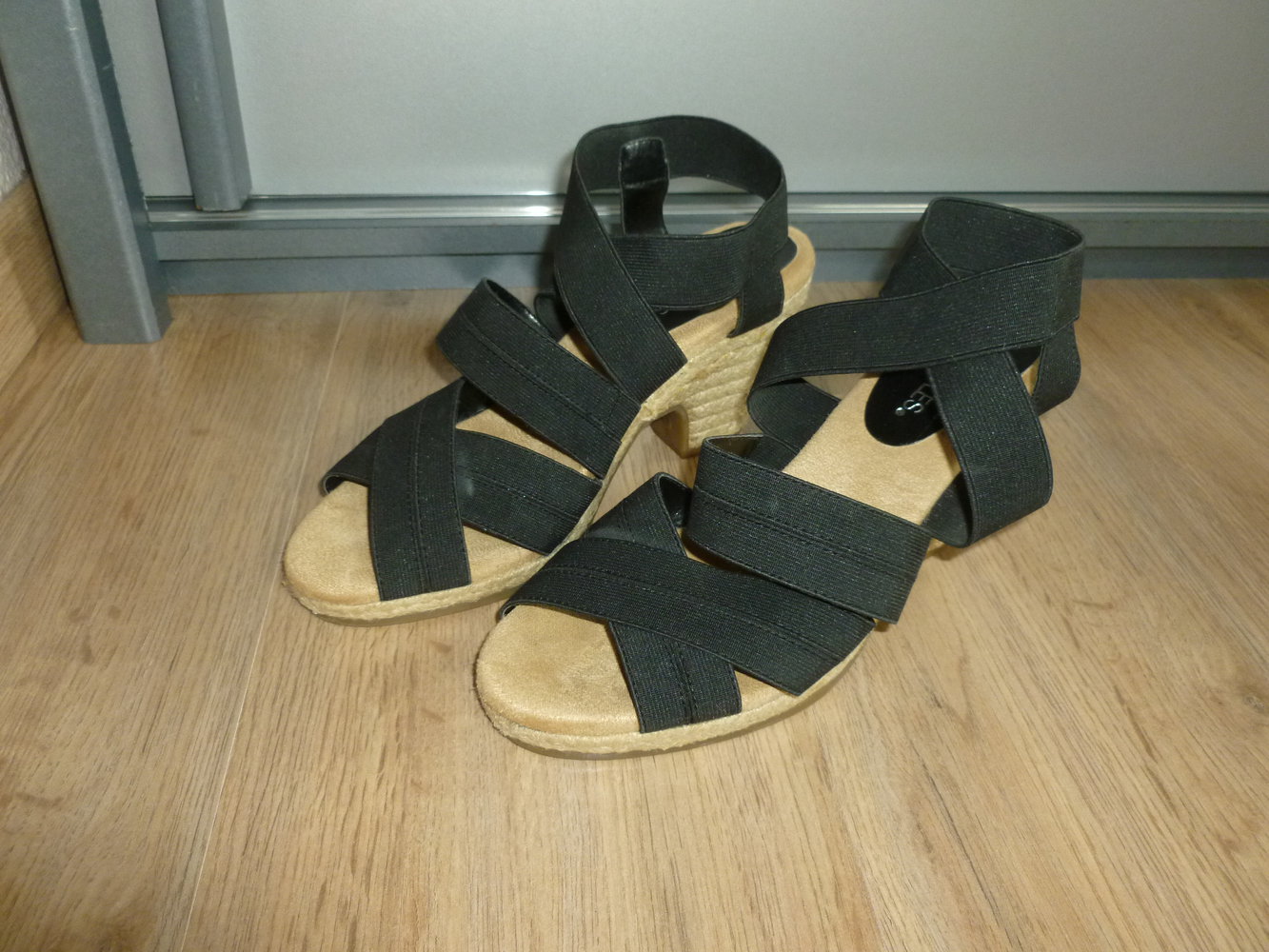 Sandalen hohe Schuhe schwarz beige Aerosoles