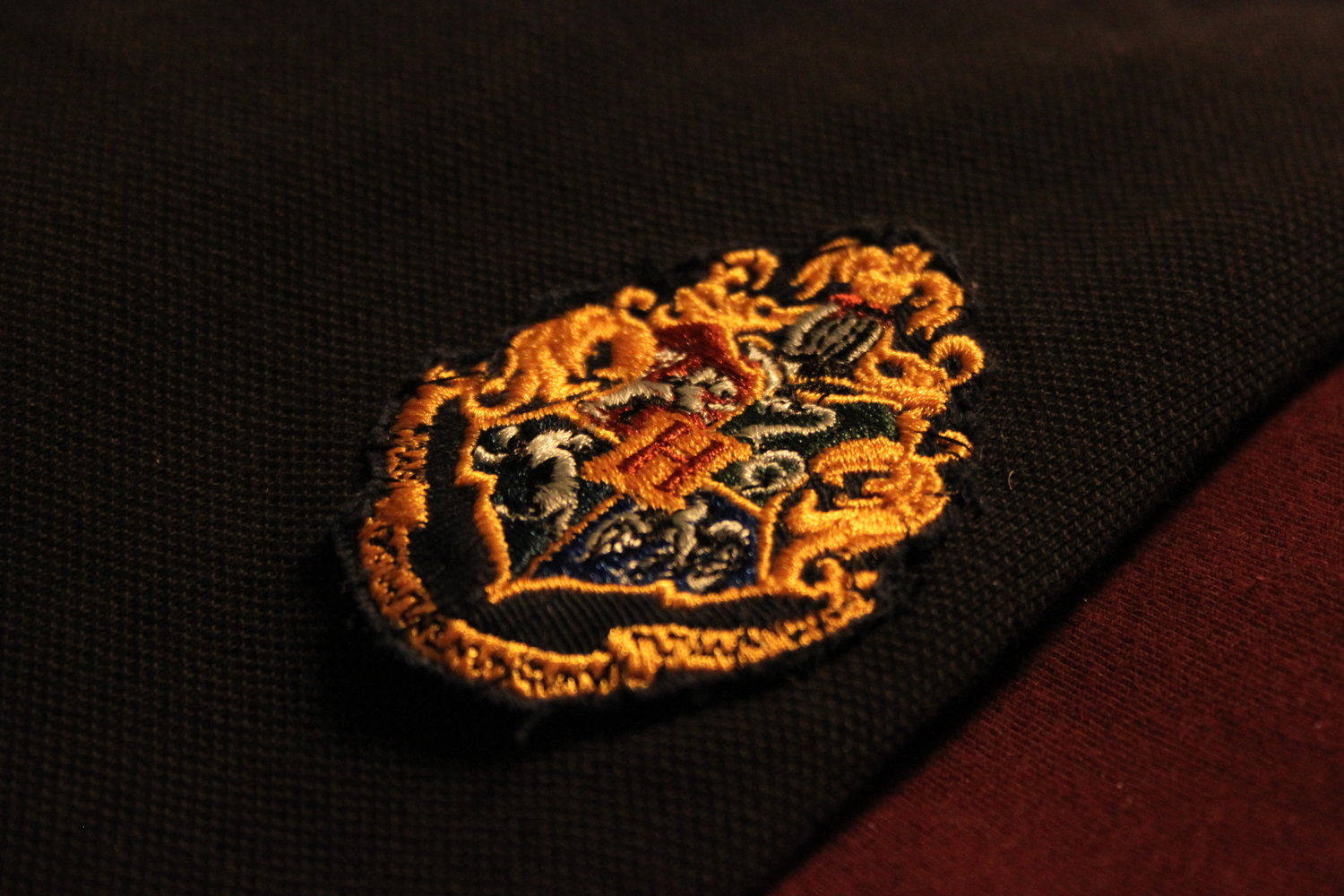 HOGWARTS Poloshirt! Mit Wappenaufnäher Gr. 38/40
