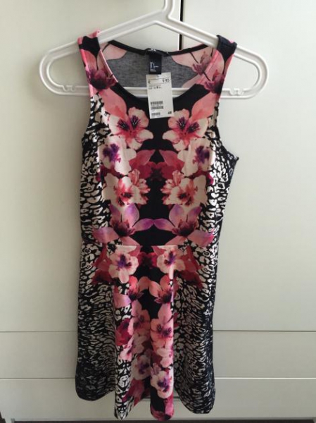 NEU!! Schickes kurzes Kleid, cooles Muster