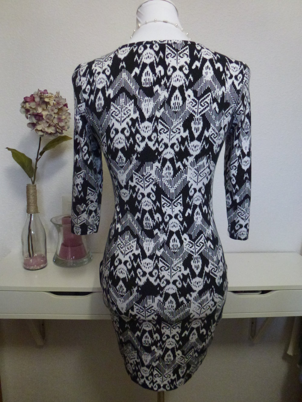 Schönes Kleid in Größe 38 von Amisu